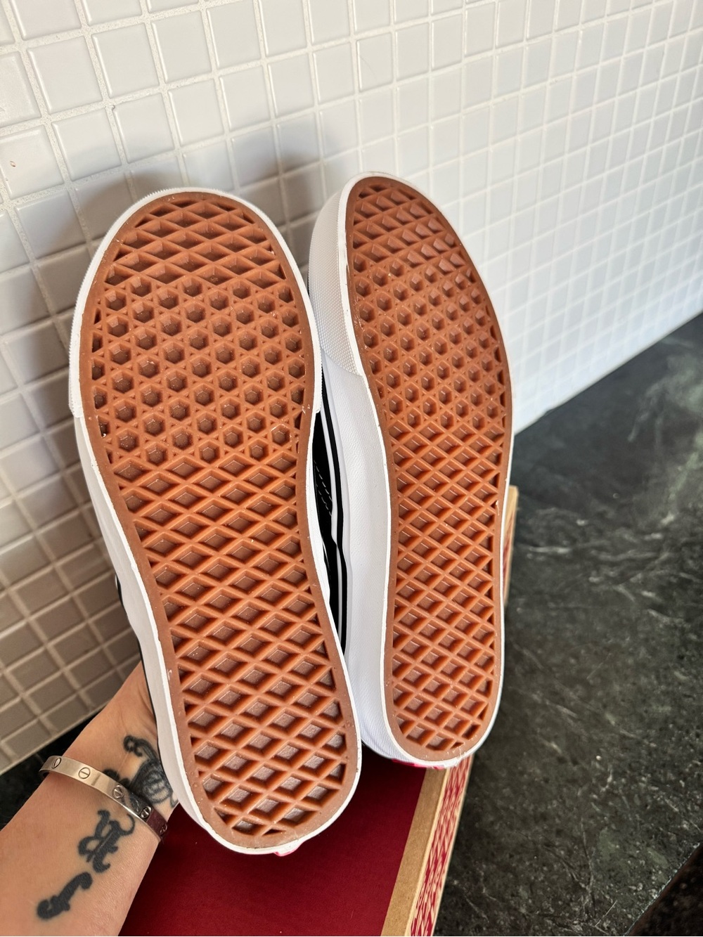 Vans Classic Slip-On unisex Sneakers in Black - Picture 5 of 7